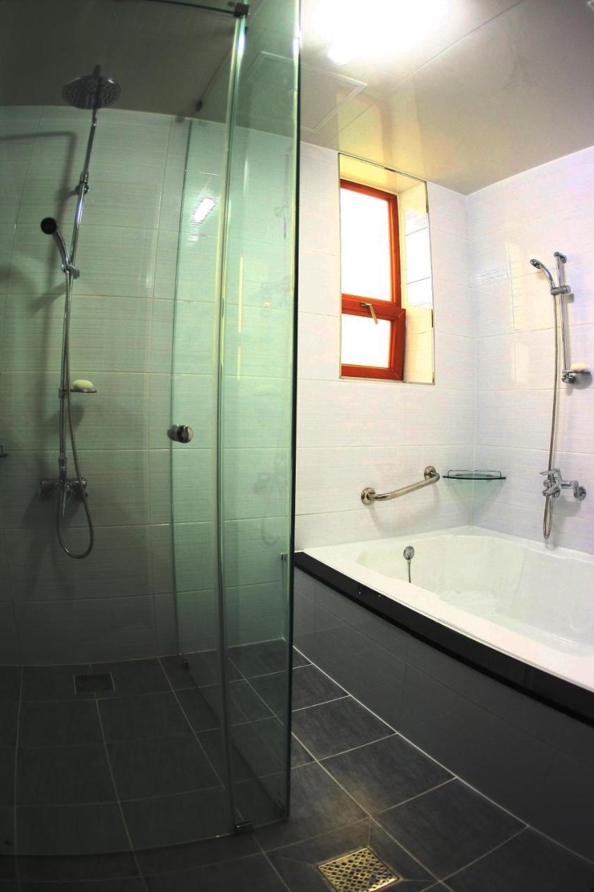 Metro Pol Tourist Hotel Пхьонтхек Номер фото