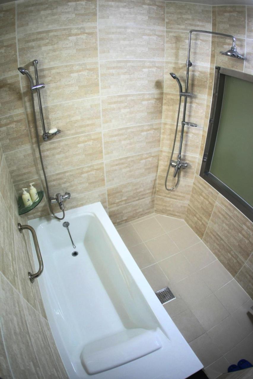 Metro Pol Tourist Hotel Пхьонтхек Номер фото